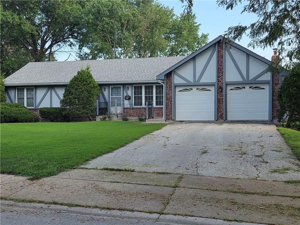 1121 W Elm Terrace — photo 2