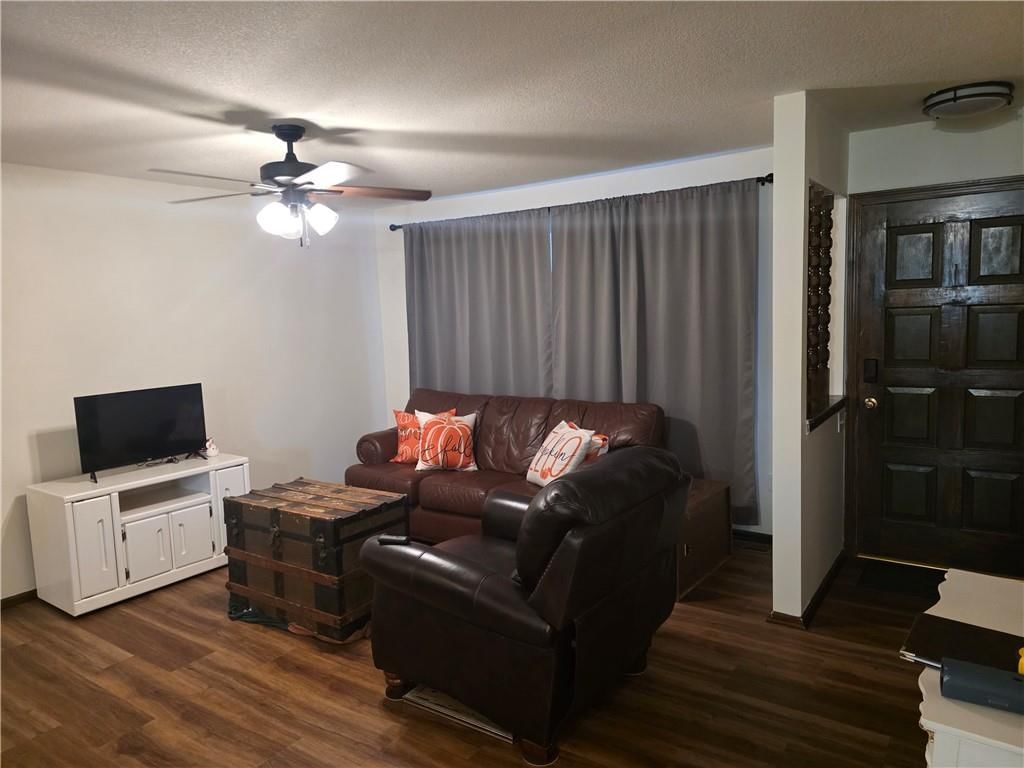 1121 W Elm Terrace — photo 4