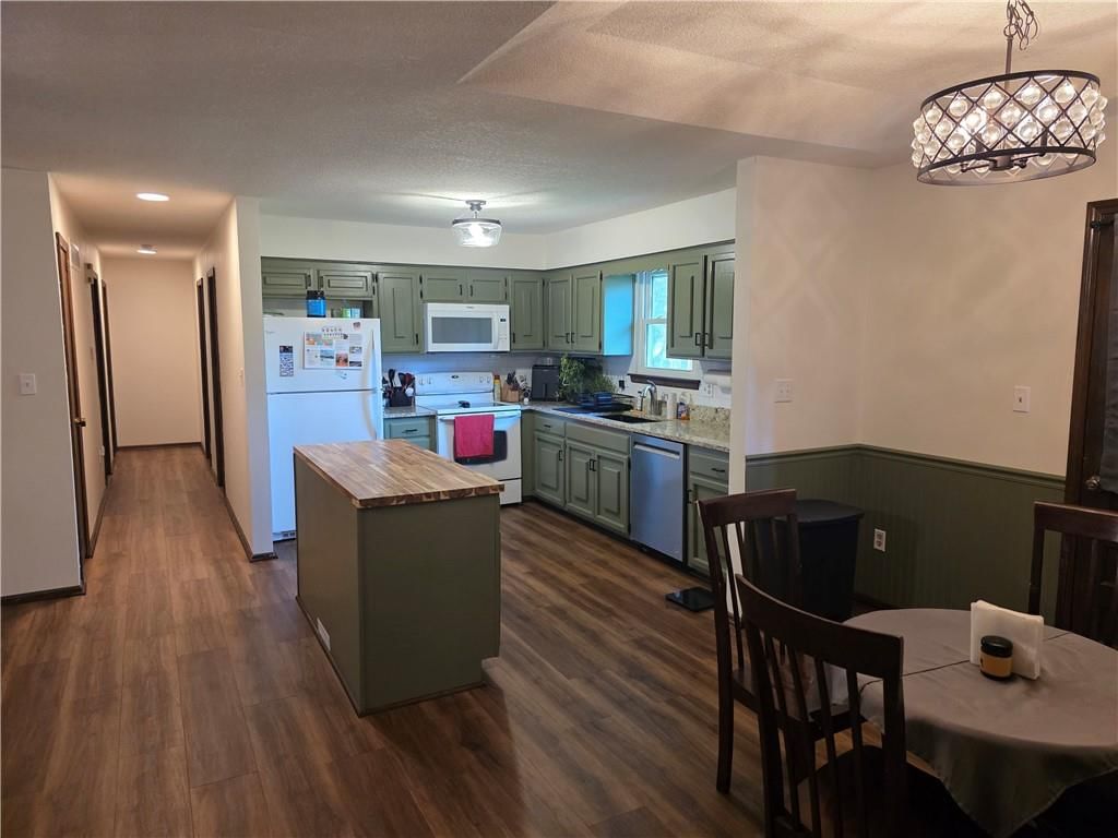 1121 W Elm Terrace — photo 9
