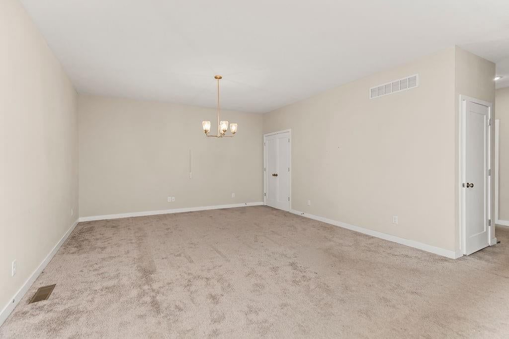 4745 S Union Avenue — photo 13