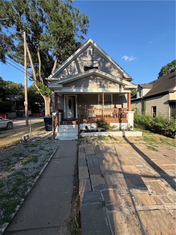301 Myrtle Avenue — photo 1