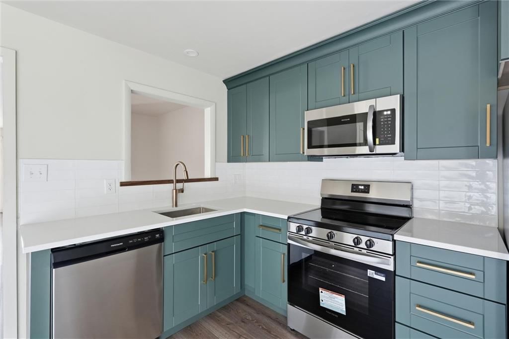 439 W 104th Street — photo 14