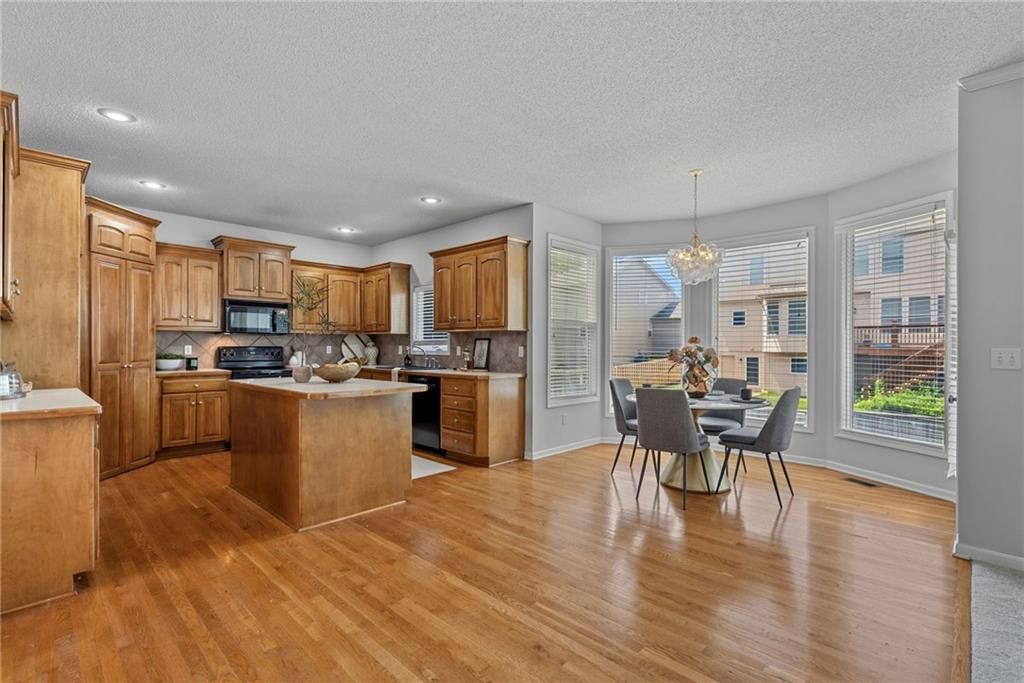 13716 Parkhill Street — photo 9