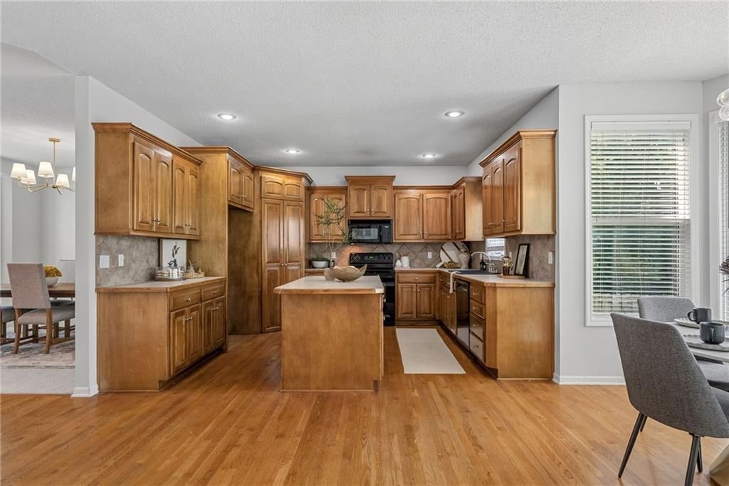 13716 Parkhill Street — photo 10