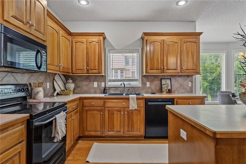 13716 Parkhill Street — photo 12