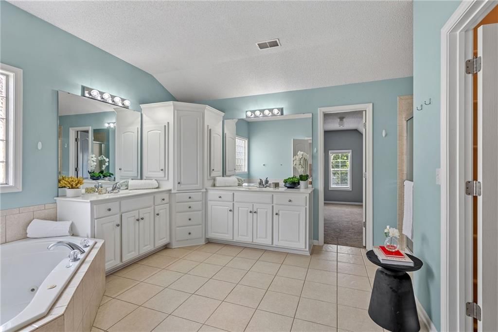 13716 Parkhill Street — photo 17