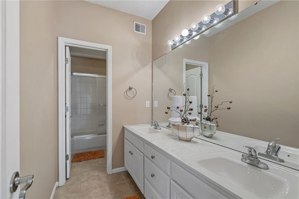 13716 Parkhill Street — photo 19