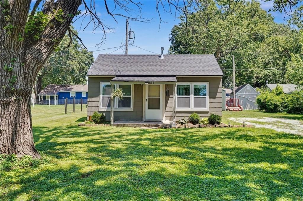 633 Oak Street — photo 1