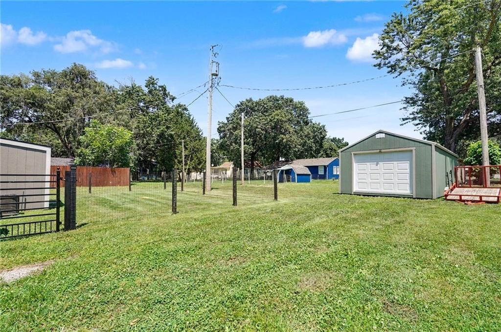 633 Oak Street — photo 18