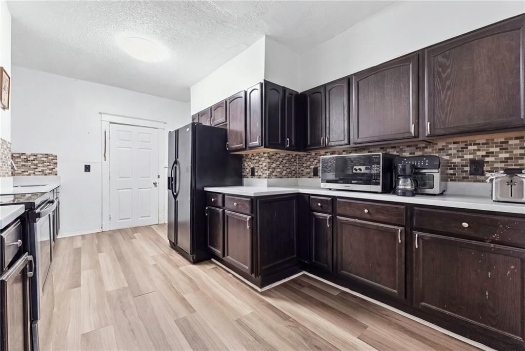 3249 Victor Street — photo 10