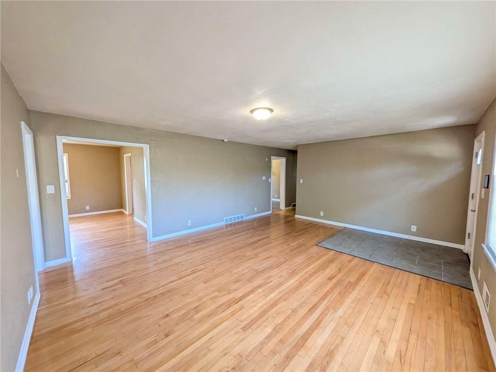 8905 E 29TH Street — photo 2