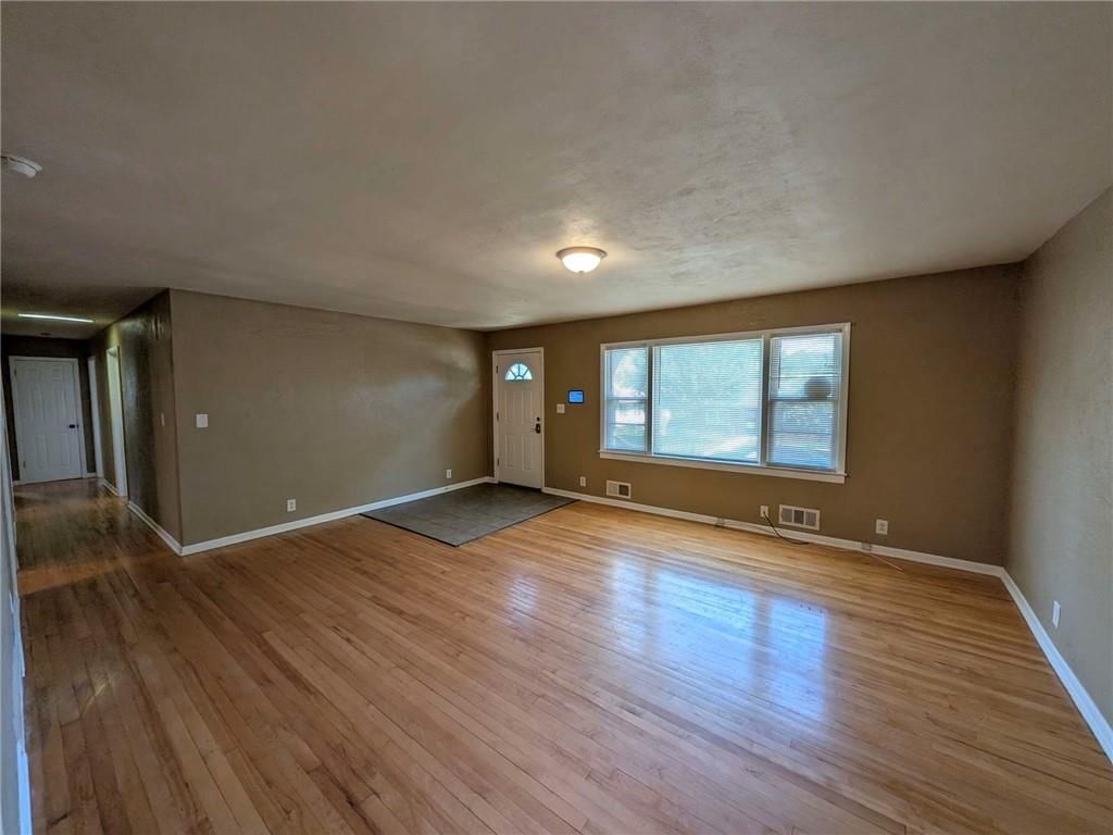 8905 E 29TH Street — photo 3