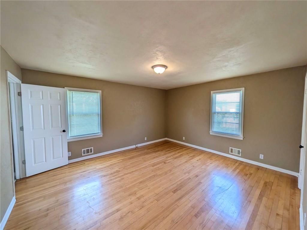 8905 E 29TH Street — photo 11