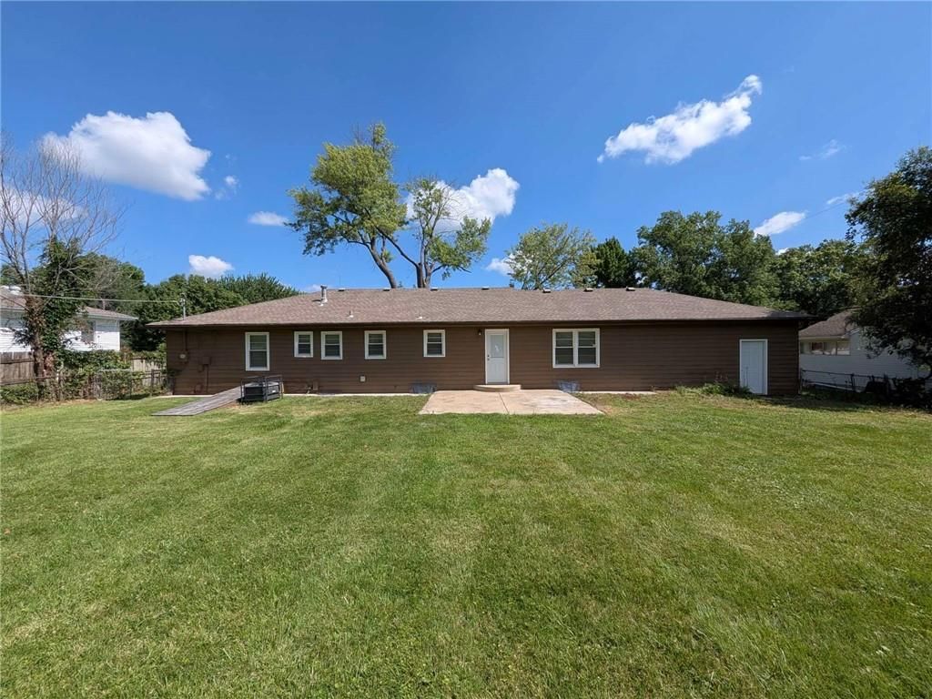 8905 E 29TH Street — photo 24