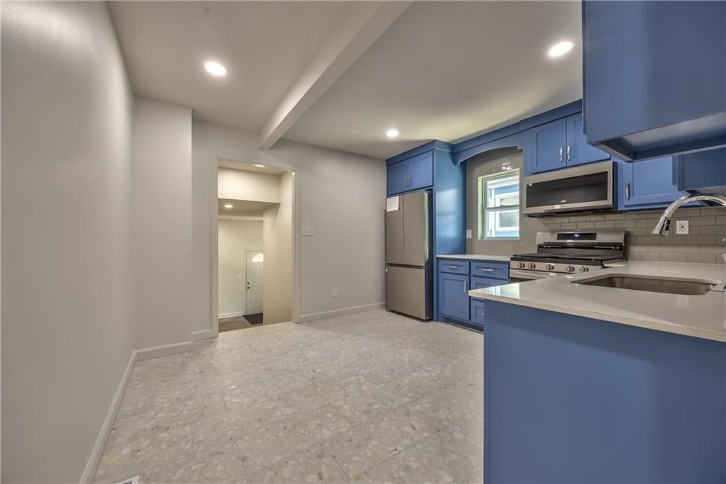 1426 S HOME Avenue — photo 3