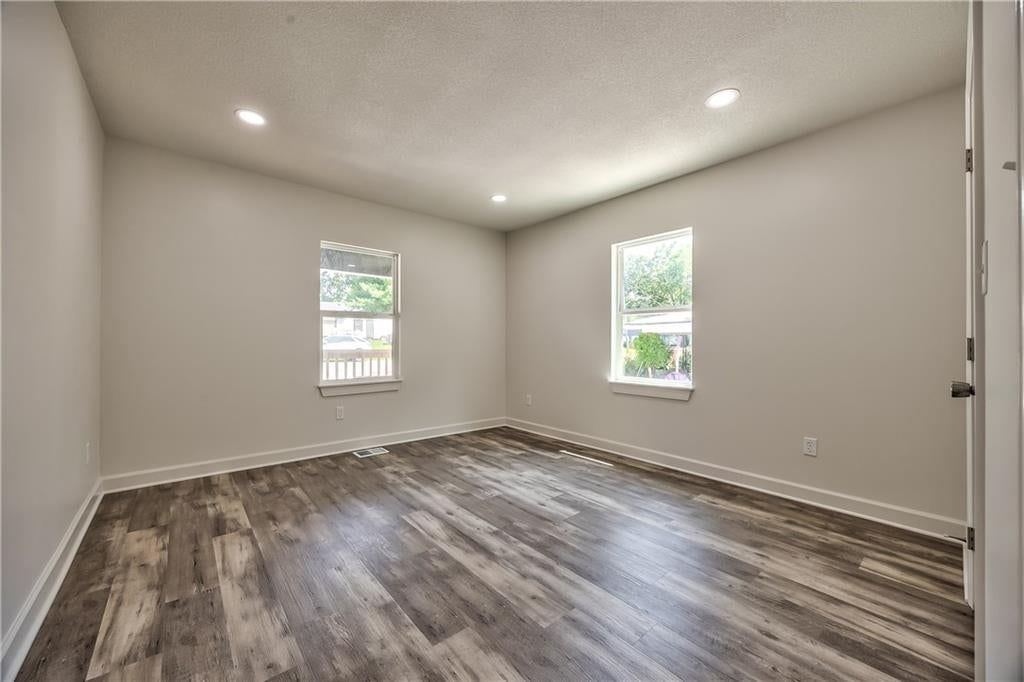 1426 S HOME Avenue — photo 9