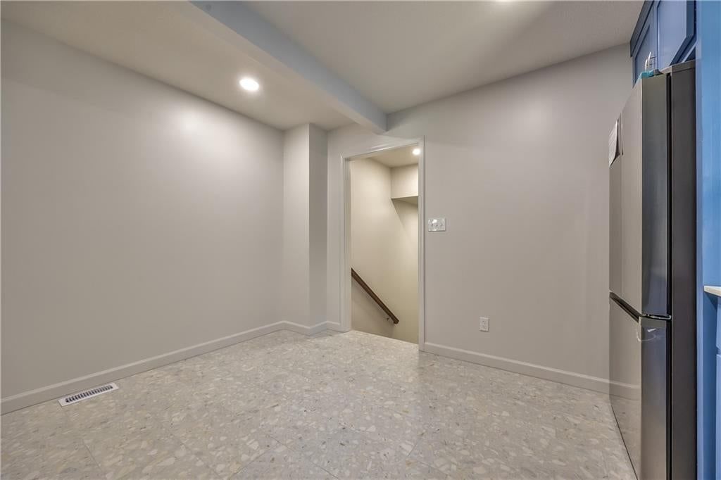 1426 S HOME Avenue — photo 11