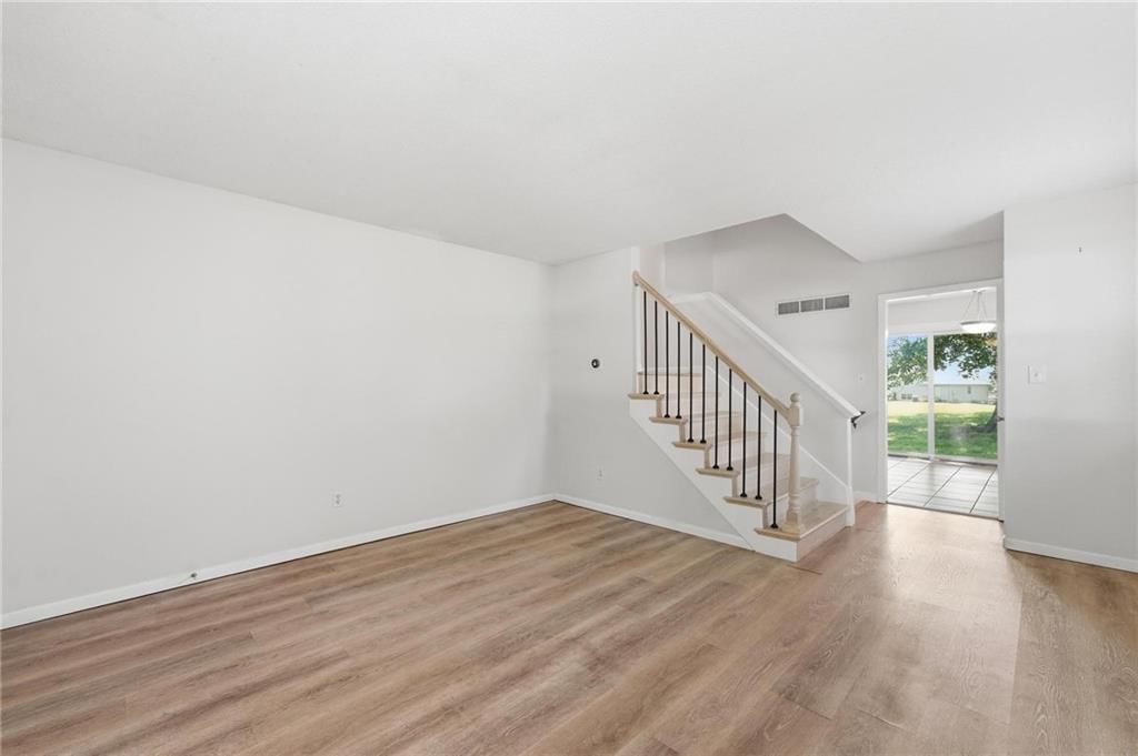 8709 N Hull Avenue, Kansas City, MO: listing photo 3