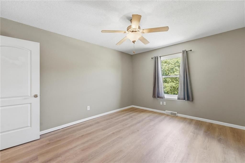 Photo 10 of 21 - 8709 N Hull Avenue, Kansas City, MO 64154