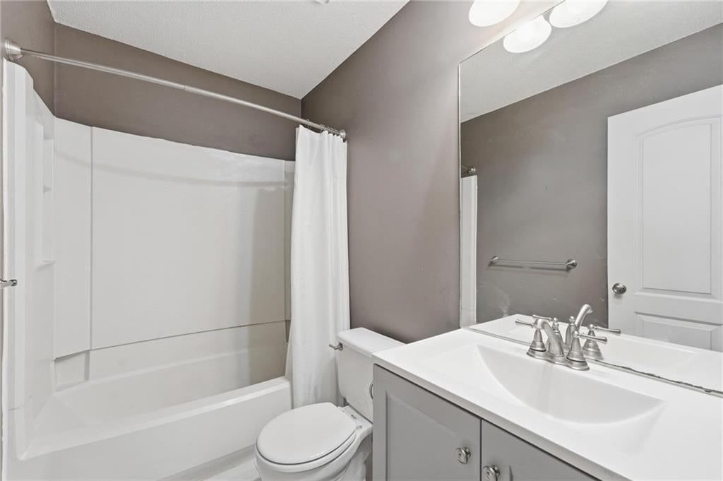 Photo 12 of 21 - 8709 N Hull Avenue, Kansas City, MO 64154