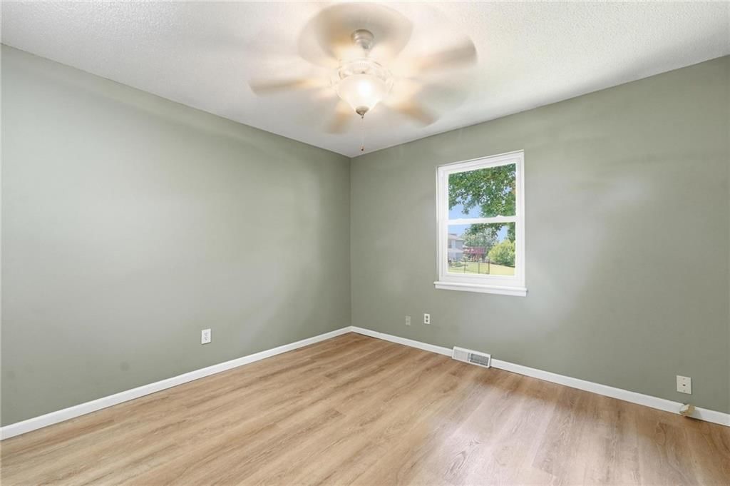 Photo 13 of 21 - 8709 N Hull Avenue, Kansas City, MO 64154