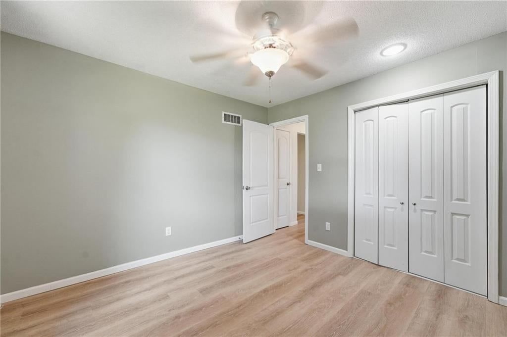 Photo 14 of 21 - 8709 N Hull Avenue, Kansas City, MO 64154