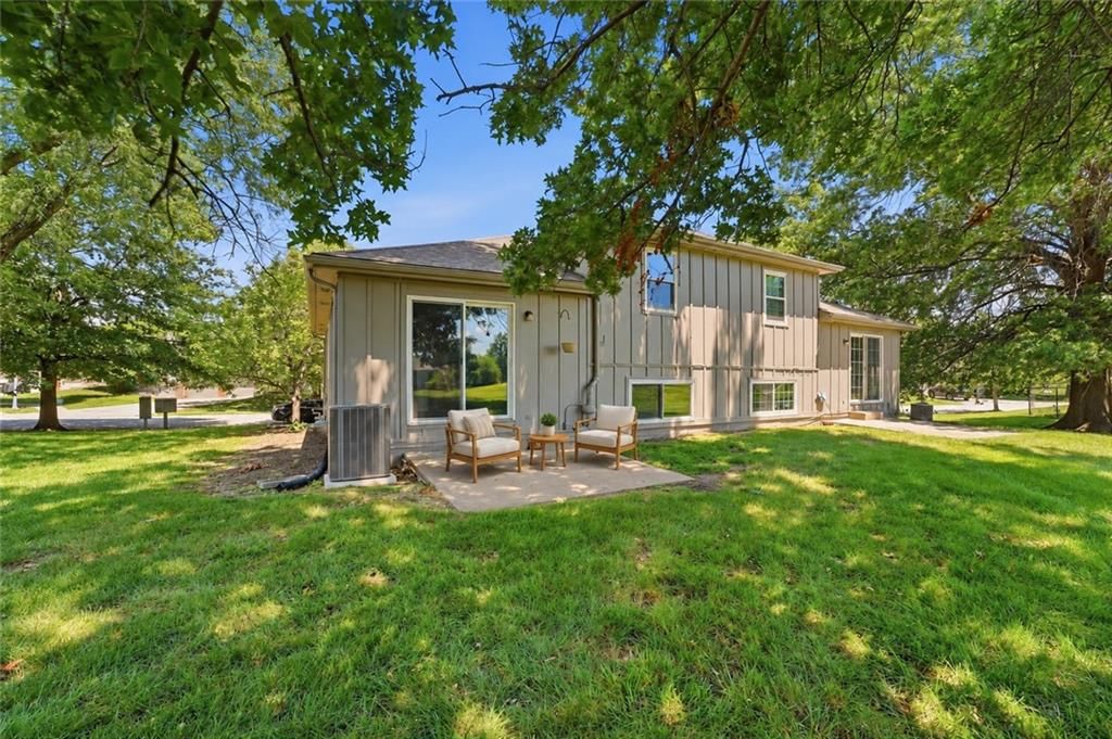 Photo 18 of 21 - 8709 N Hull Avenue, Kansas City, MO 64154