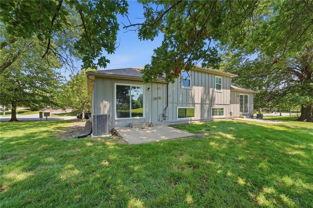 Photo 19 of 21 - 8709 N Hull Avenue, Kansas City, MO 64154