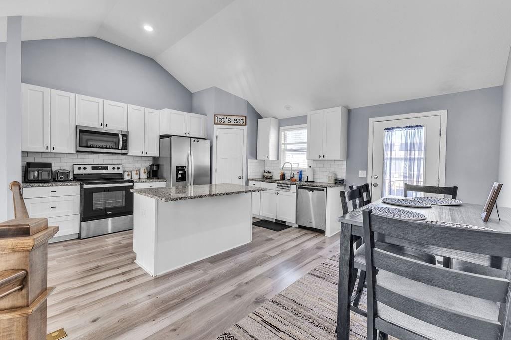 2202 Bateley Street — photo 8