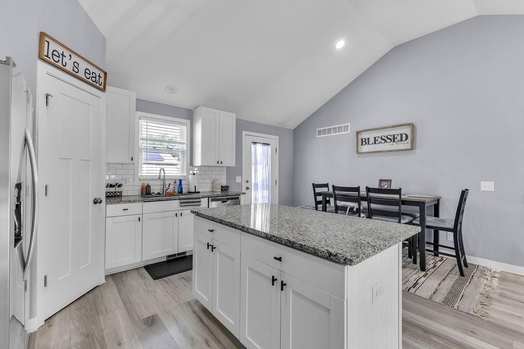 2202 Bateley Street — photo 10