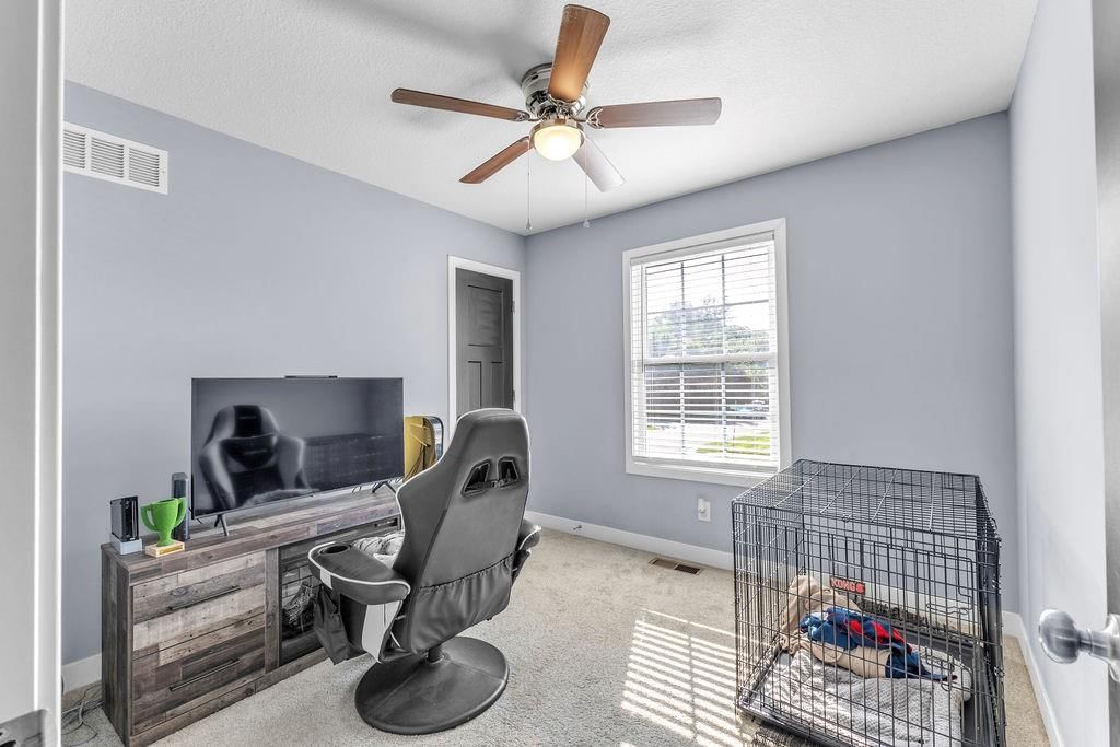 2202 Bateley Street — photo 20