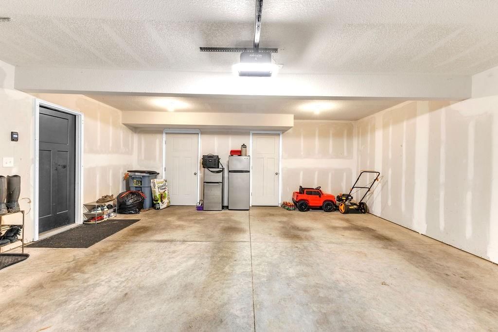 2202 Bateley Street — photo 31
