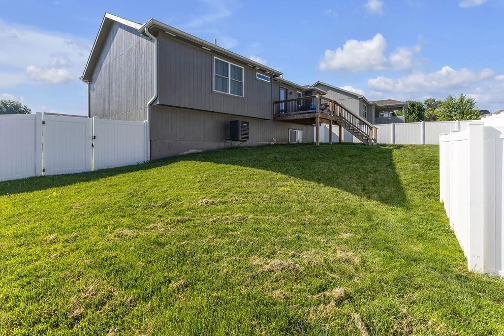 2202 Bateley Street — photo 36