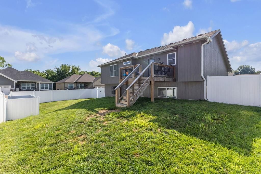 2202 Bateley Street — photo 37