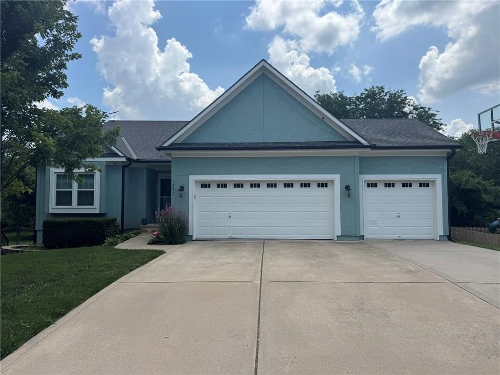 1221 SW Sunflower Drive — photo 1