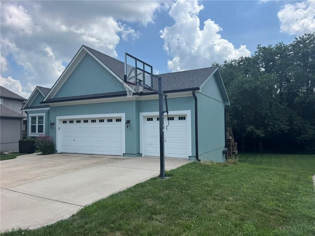 1221 SW Sunflower Drive — photo 2