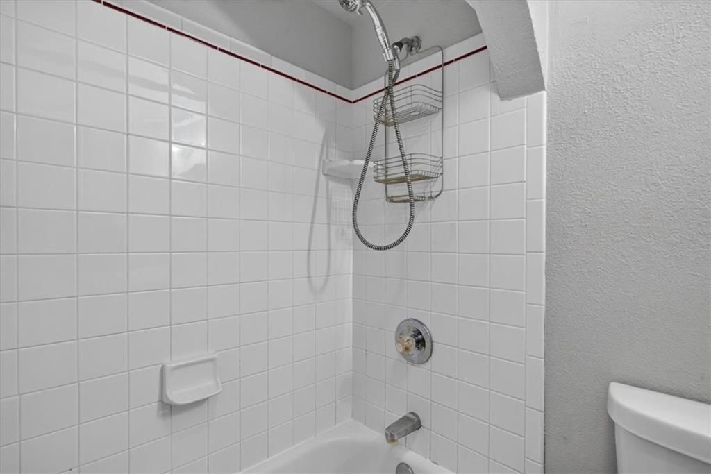 207 W North Avenue — photo 36