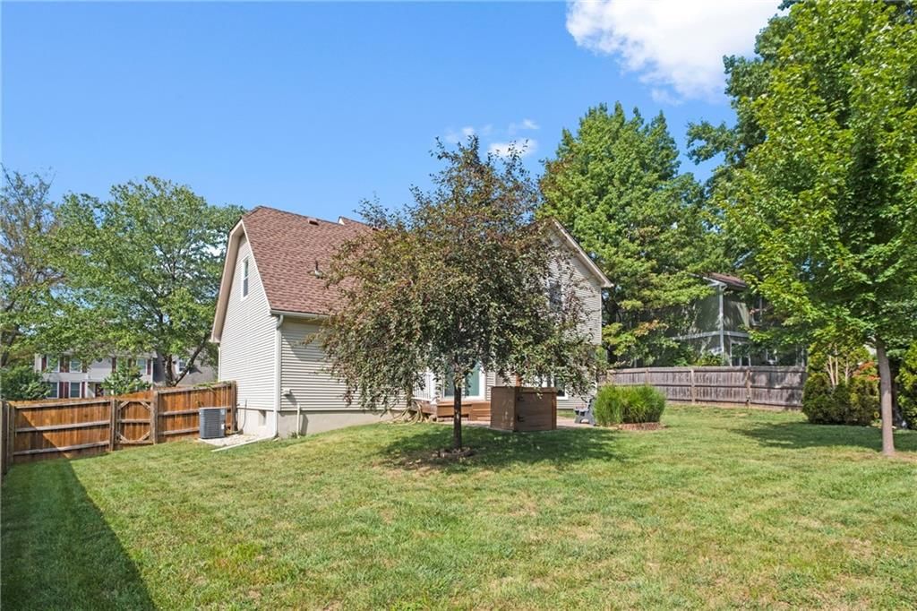 15235 Dearborn Street — photo 9