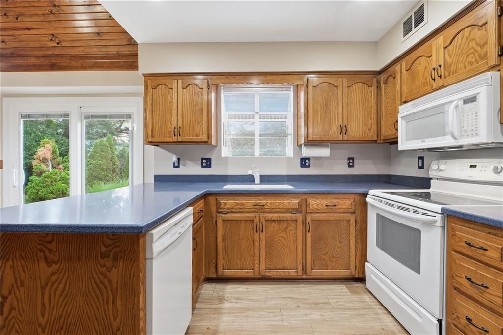15235 Dearborn Street — photo 11