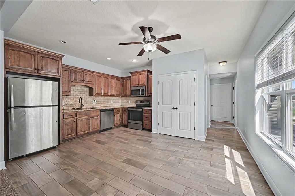 138-140 Roller Court — photo 11