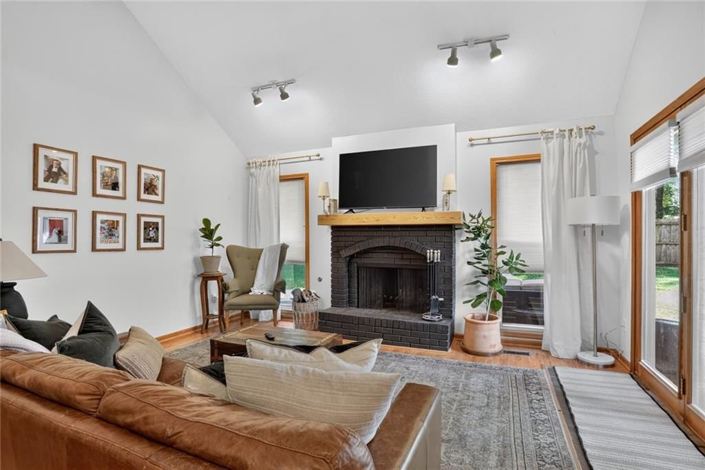 15713 W 81st Street — photo 4