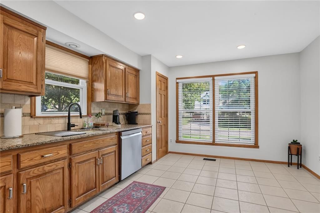 15713 W 81st Street — photo 8
