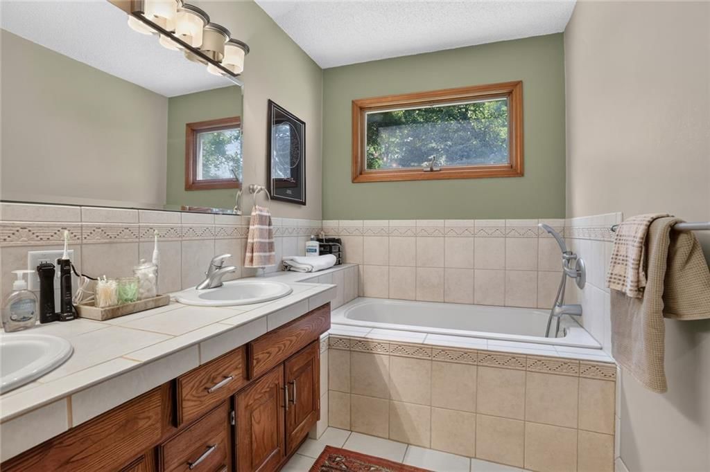 15713 W 81st Street — photo 10