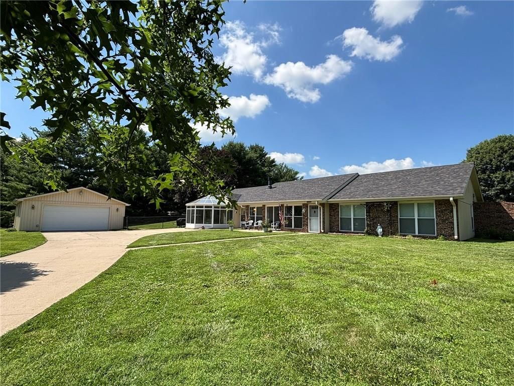 11945 County Road 438, Country Club, MO