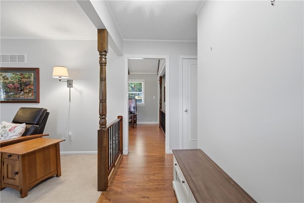 2412 SW Paris Drive — photo 3