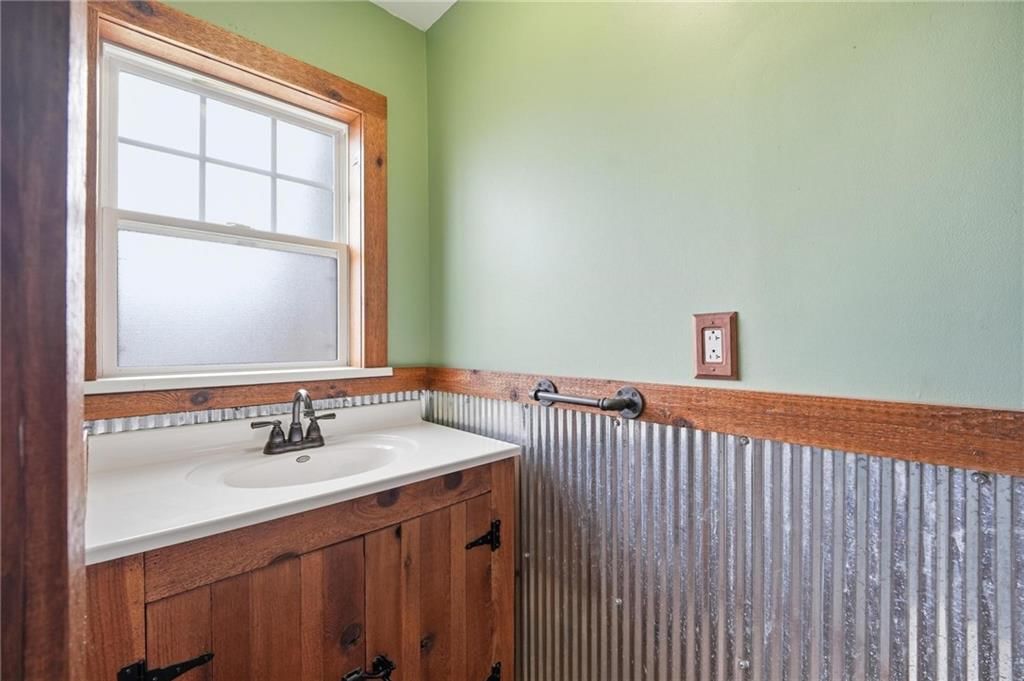221 W 2nd Street — photo 24