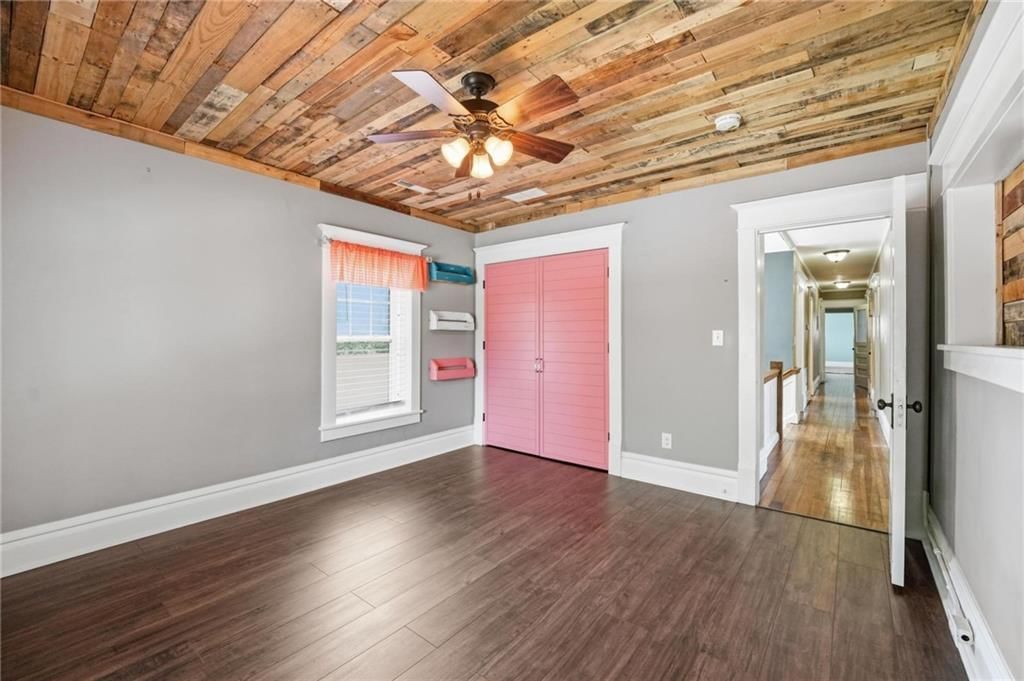 221 W 2nd Street — photo 37