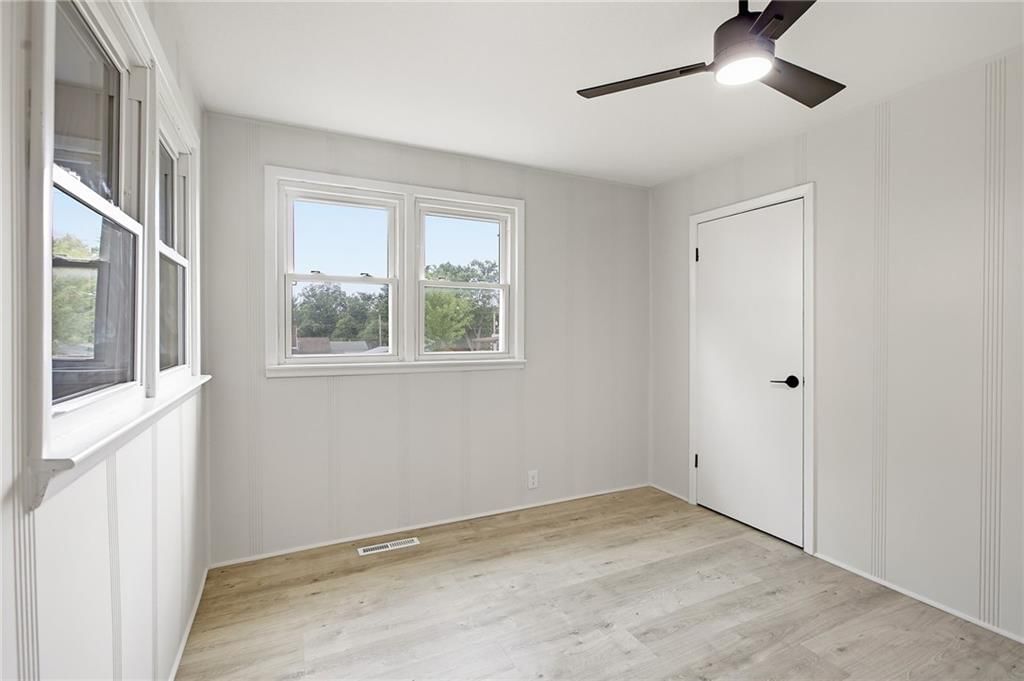 614 Wellington Street — photo 16