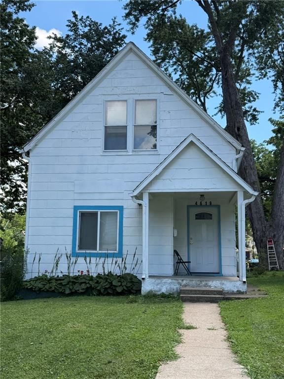 4619 E 8Th Street — photo 2