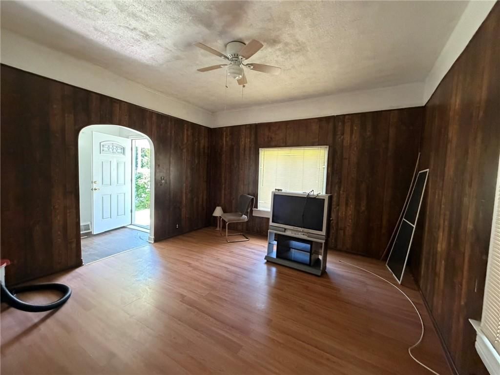 4619 E 8Th Street — photo 16
